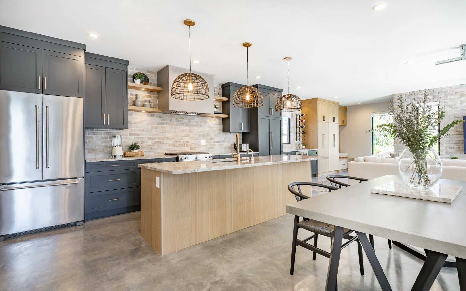What Does a Real Estate Agent Do?