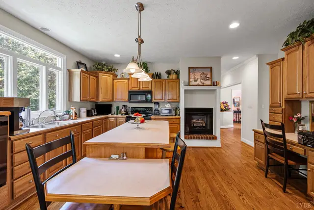 1004 Wildbriar Place, Forest VA, listing photo 6 of 12