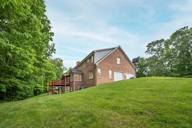 109 Lambeth Court, Lynchburg VA, listing photo 4 of 12