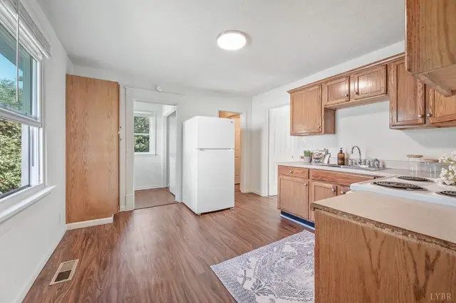 1506 Monroe Street, Lynchburg VA, listing photo 4 of 12