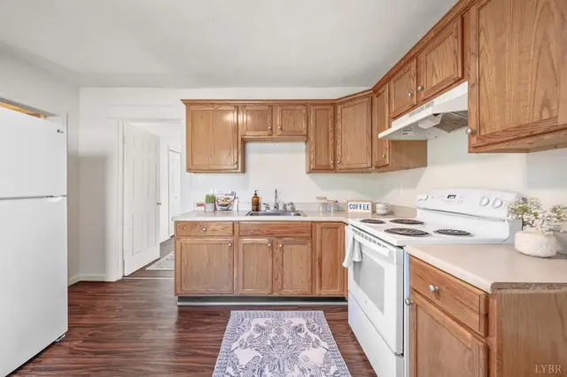 1506 Monroe Street, Lynchburg VA, listing photo 5 of 12