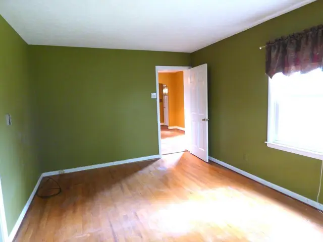 207 Garland Avenue, Amherst VA, listing photo 9 of 12