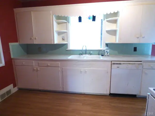 207 Garland Avenue, Amherst VA, listing photo 10 of 12