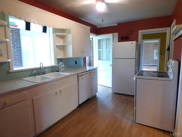 207 Garland Avenue, Amherst VA, listing photo 11 of 12
