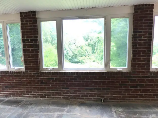 207 Garland Avenue, Amherst VA, listing photo 12 of 12