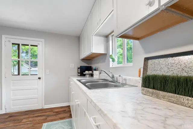 2401 Otey Street, Lynchburg VA, listing photo 9 of 12