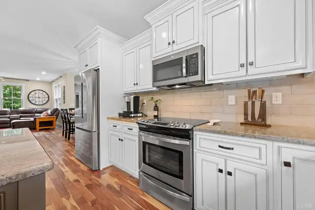 Kitchen with a stainless range and tile backsplash at 2842 Chilton Road, Appomattox VA