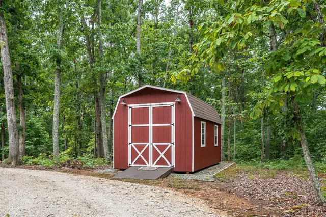 Red storage shed beside a gravel drive at 2842 Chilton Road, Appomattox VA