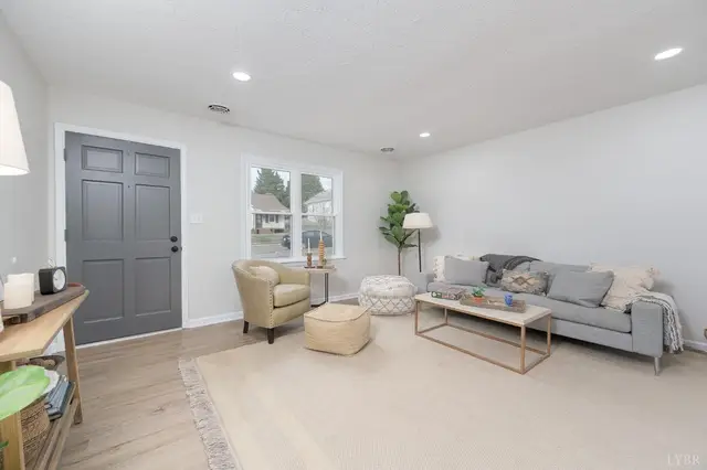 317 Warren Avenue, Lynchburg VA, listing photo 4 of 12