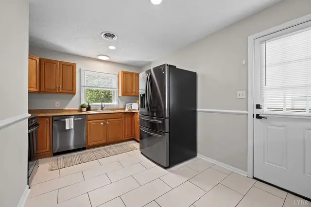 319 Warren Avenue, Lynchburg VA, listing photo 9 of 12