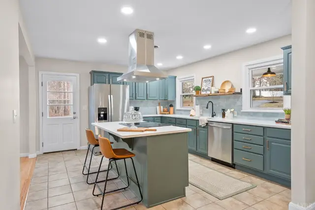 361 Woodhaven Drive, Lynchburg VA, listing photo 4 of 12