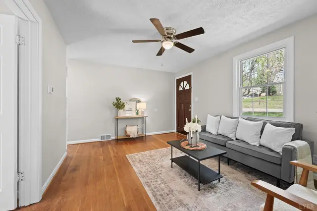 4525 Brooklawn Circle, Lynchburg VA, listing photo 4 of 12