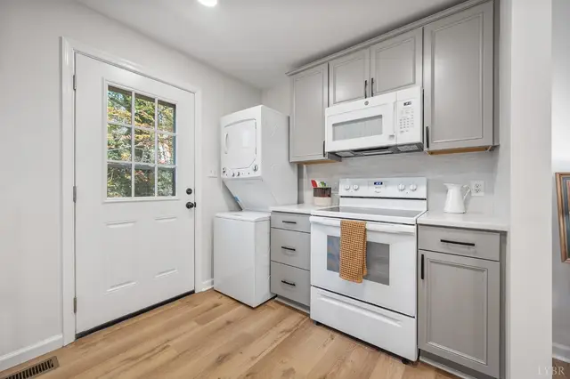 50 W Princeton Circle, Lynchburg VA, listing photo 8 of 12
