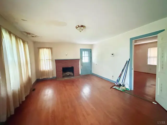 607 Middle Street, Lynchburg VA, listing photo 5 of 12